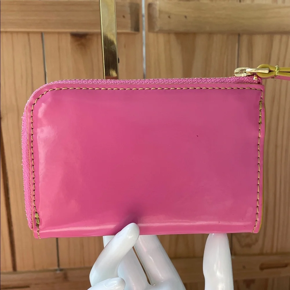 Vera Bradley Barbie Pink Patent Zip Card Wallet with Gold Trim & Key Holder - Picture 2 of 9